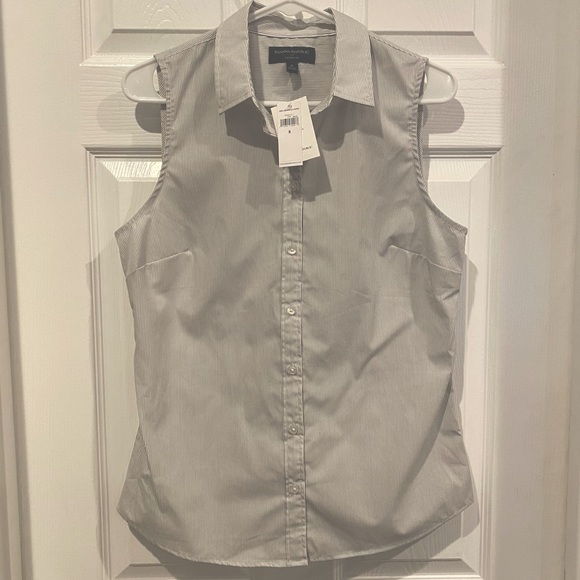 Banana Republic Tops - Banana Republic tailored fit pin stripe sleeveless blouse